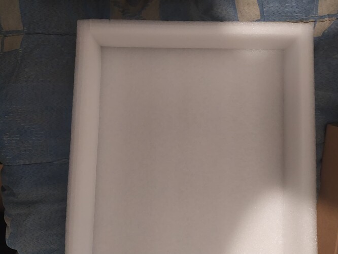 Mousse_englobant_laboite_Monolith_Orcquest