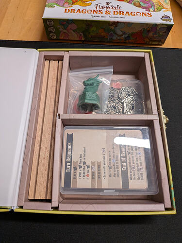 l'autre coté, tout le reste : réglette + carte + pièces + extensions